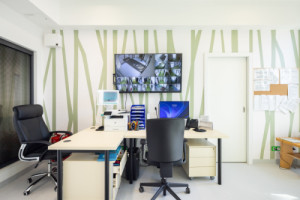 Zázemí lékařů (Pavilon psychiatrie v Ostrově od KOMA MODULAR; interiéry petit atelier)