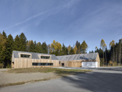 Lesovna poblíž Pacova od studia 20-20-ARCHITEKTI a VYŠEHRAD ateliéru