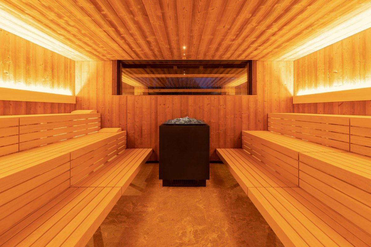 Komerční wellness v Resortu Aldrov: Saunová zóna s finskou saunou, kombinovanou saunou a parní kabinou