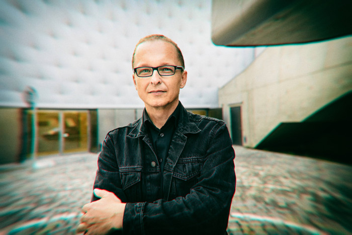 Petr Hájek vede od roku 2009 úspěšný ateliér Petr Hájek Architekti, jemuž se daří dobře pracovat se zvukovou stránkou návrhu