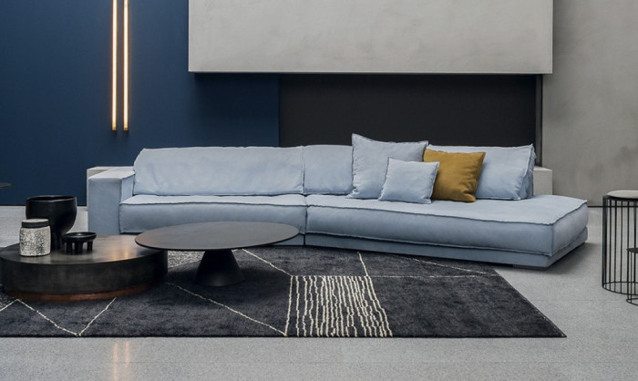 Pohovku Budapest Soft navrhla pro značku Baxter italská architektka a designérka Paola Navone.