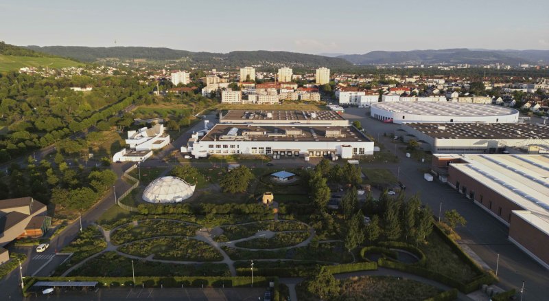 Nový zahradní domek Garden House od Tsuyoshi Tane ve Vitra Campus je postavený z udržitelných materiálů