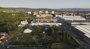 Nový zahradní domek Garden House od Tsuyoshi Tane ve Vitra Campus je postavený z udržitelných materiálů