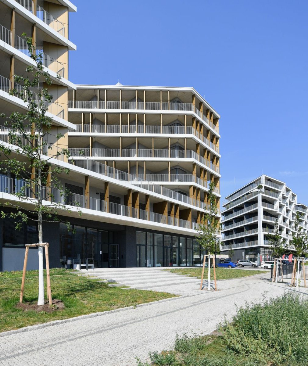 Administrativně-rezidenční komplex Hagibor roste na zanedbaném brownfieldu.
