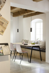 Firma Wiesner-Hager vyvinula flexibilní skládací stůl p.f.s. s ochranou proti poškození.