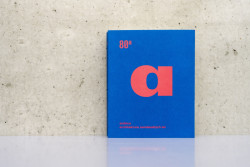 Petr Vorlík a Robert Guzík představují svou novou knihu Ambice uzavírající projekt Architektura osmdesátých let