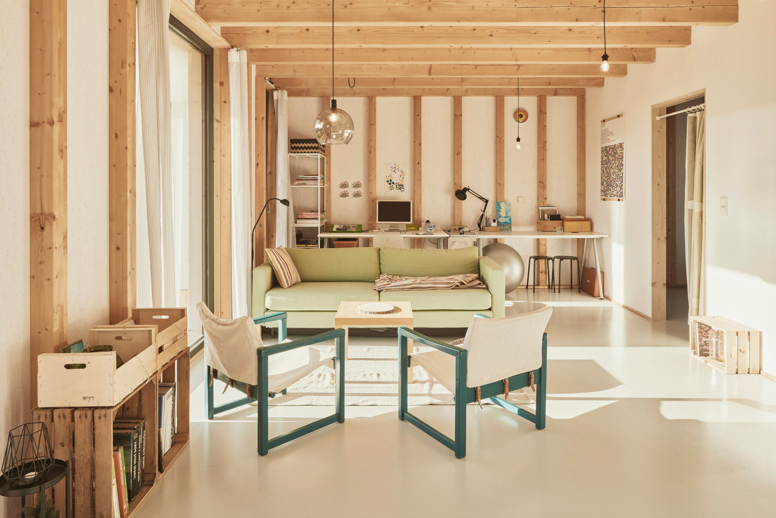 Jednoduchý, prostorný. Nový dům v Dobříši.