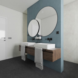 Když klienti přišli s projektem, měli zařizovací předměty okolo stěn a uprostřed taneční parket. Příčka se postarala o dostatek soukromí ve sprše i na toaletě.