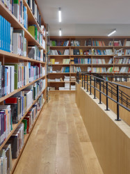 Součástí projektu byly taky rekonstrukce interiérů původní budovy.