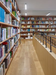 Součástí projektu byly taky rekonstrukce interiérů původní budovy.
