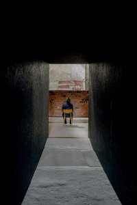 Expozice v Rudé věži smrti, studio COSMO: Uvnitř zní vzpomínky.