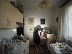 Domy, byty, lidé: Nová kniha odkrývá příběhy bydlení v Praze.