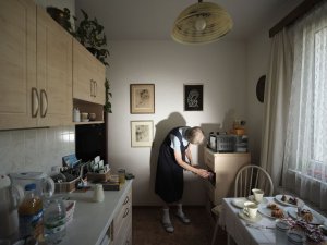 Domy, byty, lidé: Nová kniha odkrývá příběhy bydlení v Praze.
