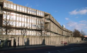 Rodin Hood Gardens, Alison a Peter Smithsonovi