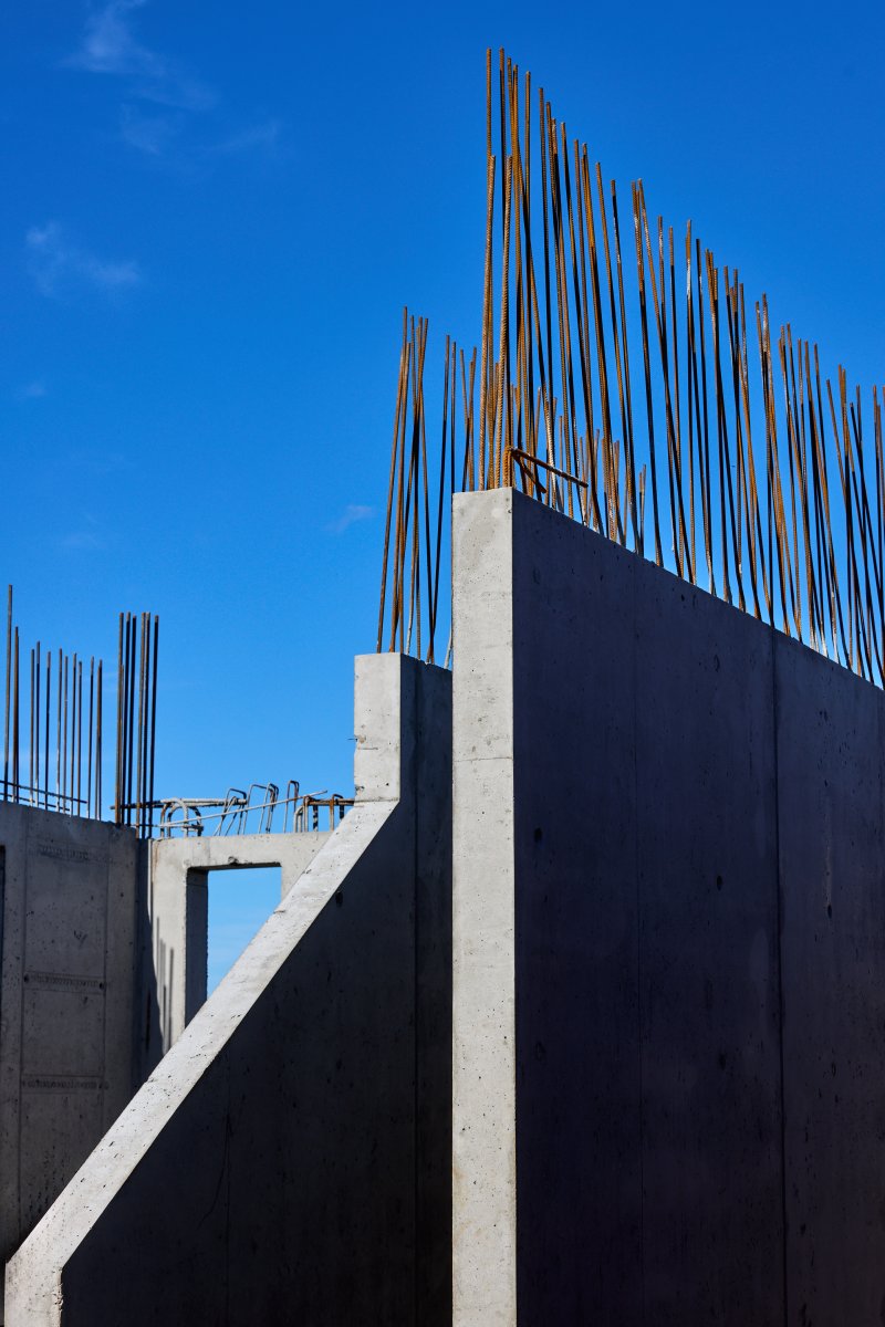 Fotografie z výstavby aktuálního projektu Divize 13 monolity HINTON - Sky City Villas v Záběhlicích