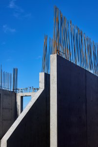 Fotografie z výstavby aktuálního projektu Divize 13 monolity HINTON - Sky City Villas v Záběhlicích