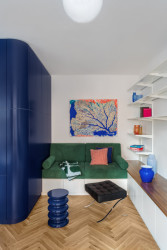 Sedací souprava na míru je vhodná i pro přespání hostů. (Rekonstrukce bytu Žižkov, NOMAARCH)