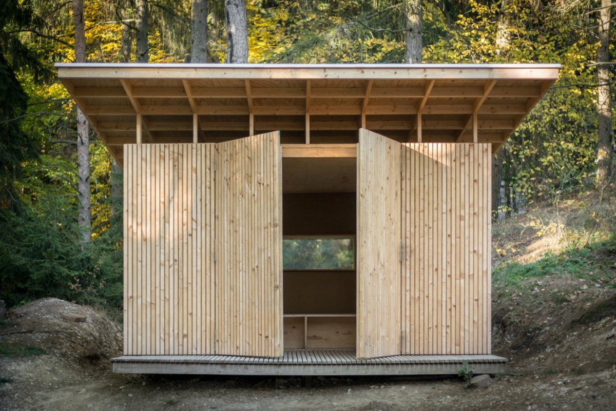 Útulňa pri Banskej Štiavnici, Ateliér HAUS / Miroslava Šestina, Tomáš Ružiak, Eva Šestina