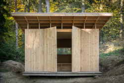 Útulňa pri Banskej Štiavnici, Ateliér HAUS / Miroslava Šestina, Tomáš Ružiak, Eva Šestina