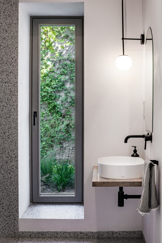 "Dům propojen se zelení" na Praze 9 od studia Iveta Langerová architekti