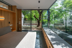 Nová prosklená přístavba (Rekosntrukce domu v Bretani, MOLO ARCHITEKTI)