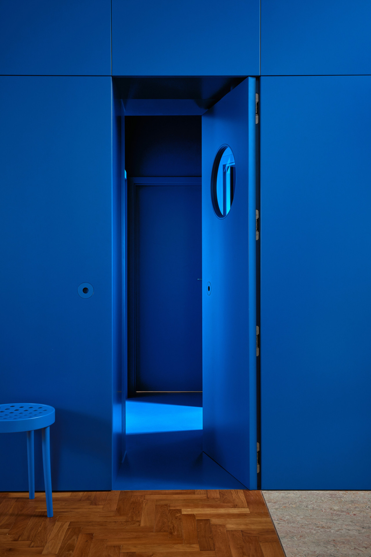 Vytvořili dětem jejich vlastní útočiště v pomyslném magickém prostoru. (JanskyDundera, Rekonstrukce prvorepublikového bytu)