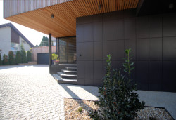 Ateliér MOLNÁR-PERÁČEK postavili v Bratislavě rodinný dům z CLT panelů