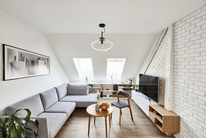 Maličký byt v Nuslích od Jana Beka spojuje český design a vybavení na míru