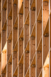 Lamely a jejich spoje jsou vytvořené na CNC fréze. (Kaple Panny Marie Bolestné v Nesvačilce, studio RCNKSK)