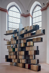 Obnova Červeného kostela, atelier-r: Originální ocelový objekt knihovny od sochaře Jana Dostála