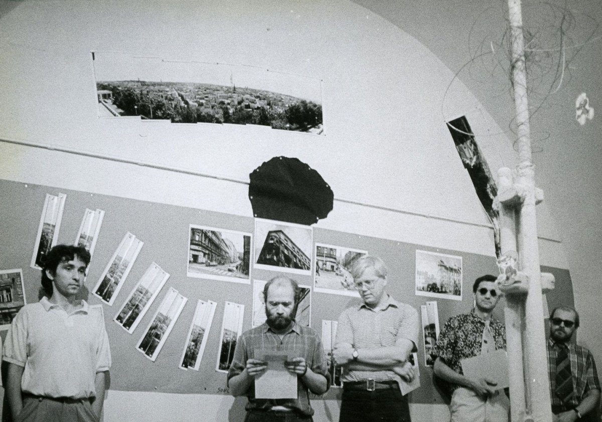 Vernisáž Zadáno pro mladé architekty, 1989. Foto: Vladimír Kodeš, archiv Ivana Vavříka