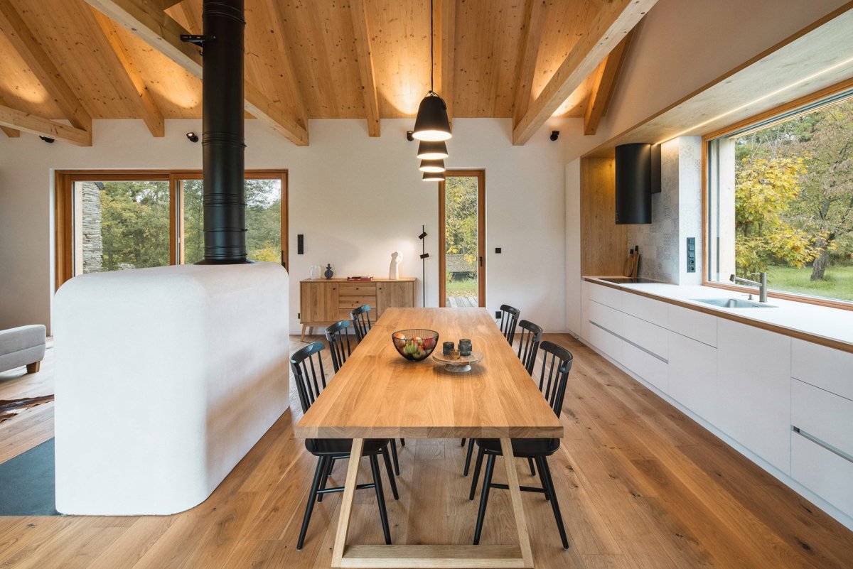 Lukáš Janout Architects jsou autory archetypálního rodinného domu v západních Čechách