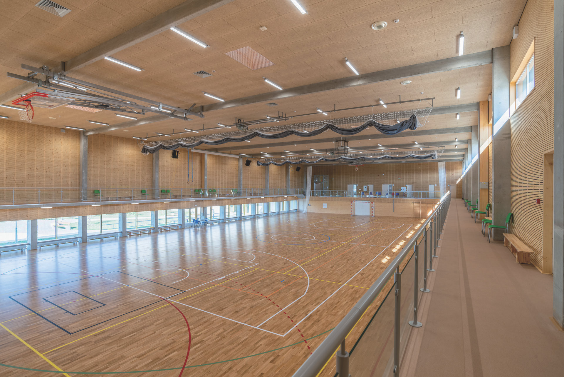 Tělocvična v ZŠ Chýně s akustickými panely NOVATOP ACOUSTIC