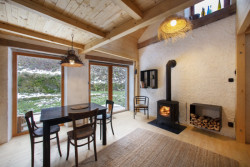 Útulna ve stodole ve Velkém Újezdu od Atelieru Pelcl