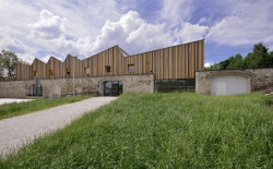 3+1 architekti, Revitalizace hospodářského dvora JACER, školicí středisko – foto