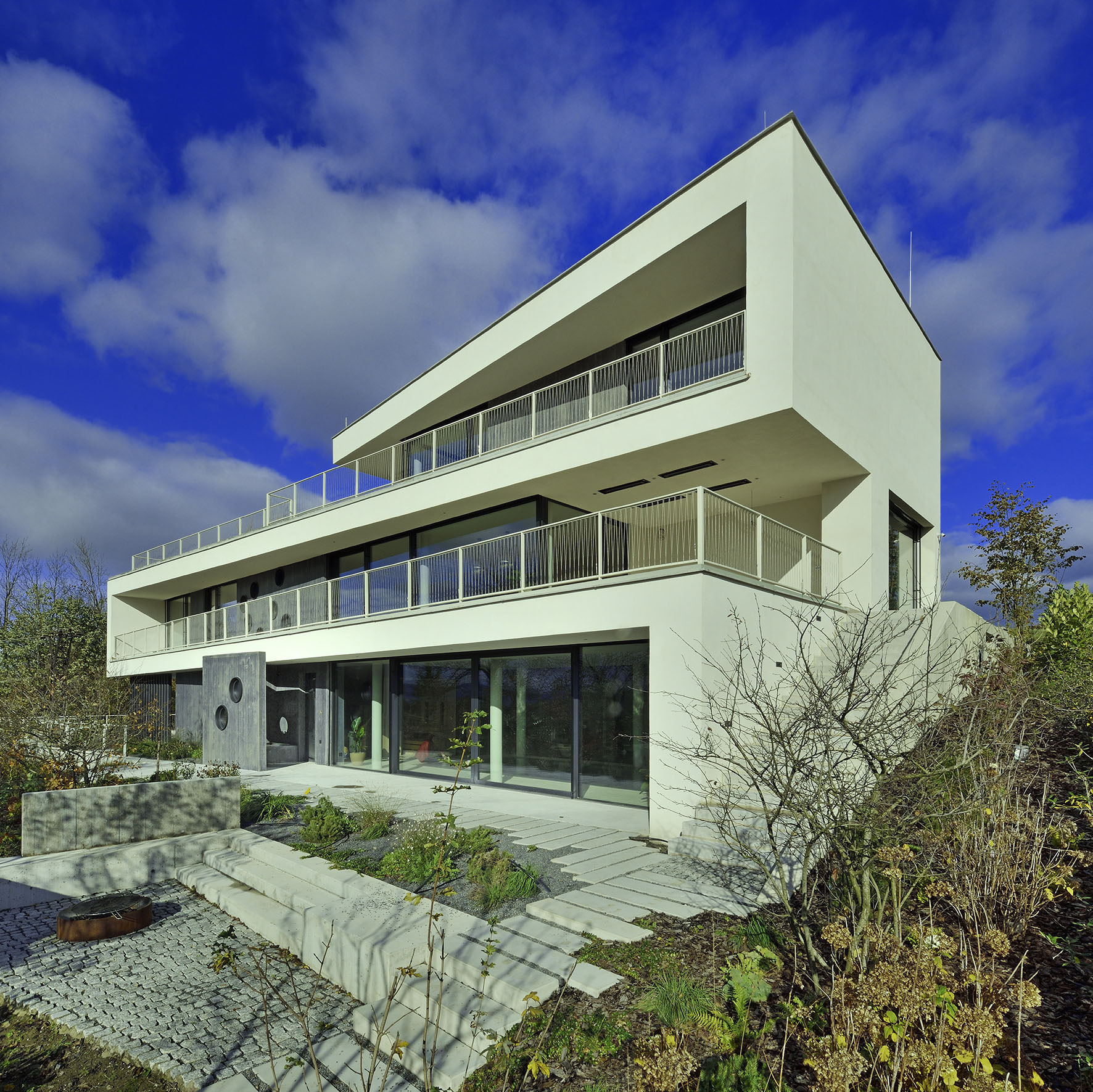 Architekti z ateliéru Projektstudio navrhli vilu ve Frýdku-Místku. Nabízí výhledy do slezské krajiny.