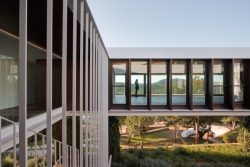 Luxusní vila ve Španělsku od OAB Architecture + ADI