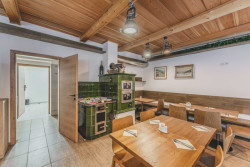 Studio Gebas realizovalo v Peci pod Sněžkou Hotel Zelený potok zahalený do dřeva.