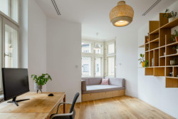 Byt v Praze-Vinohradech, Archistroj a Atelier HORIZONT: Z obývacího pokoje se vstupuje do pracovny a ložnice