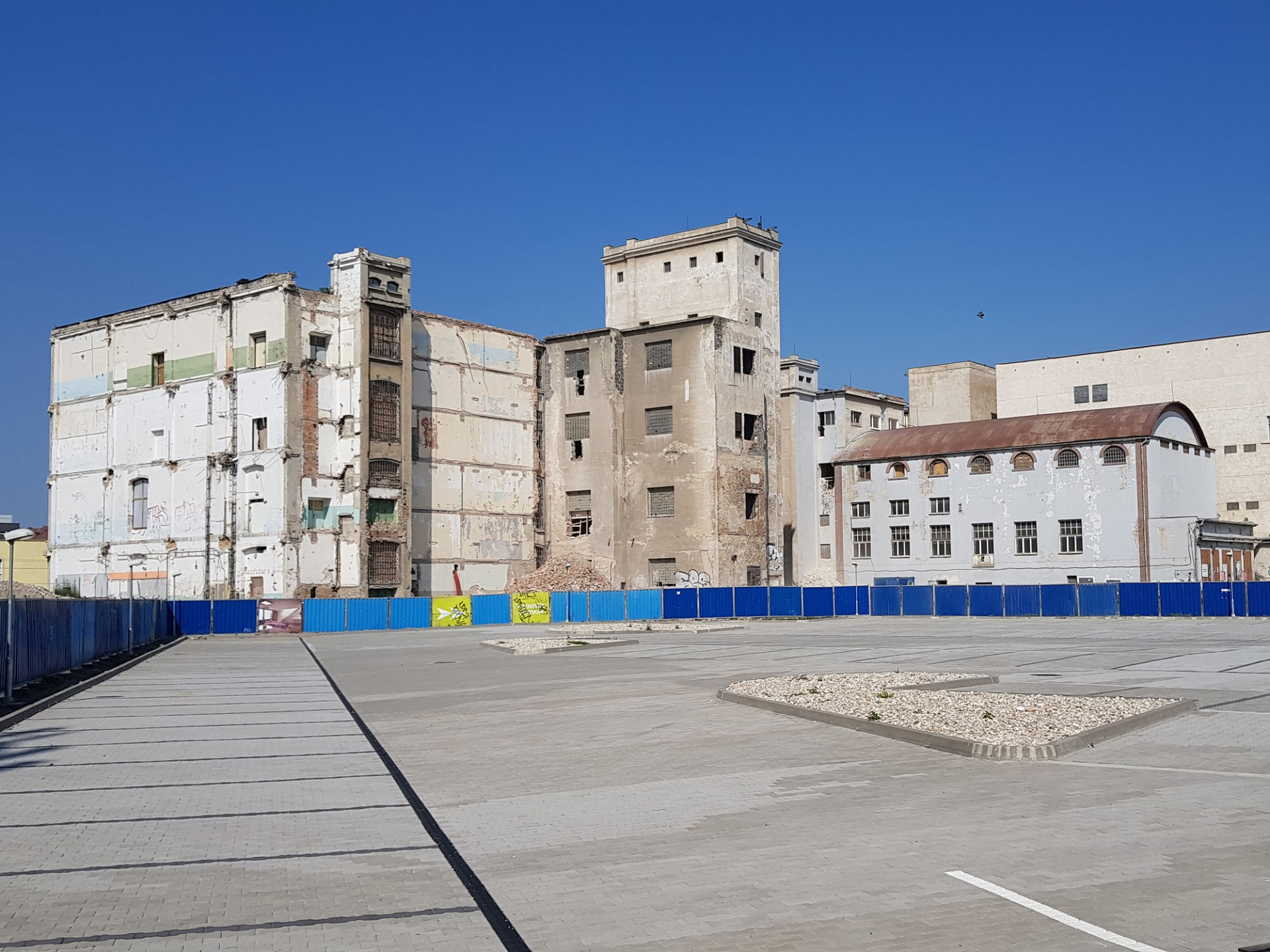 Přádelna a silocentrála v areálu bývalé Bratislavské cvernové továrny před rekonstrukcí