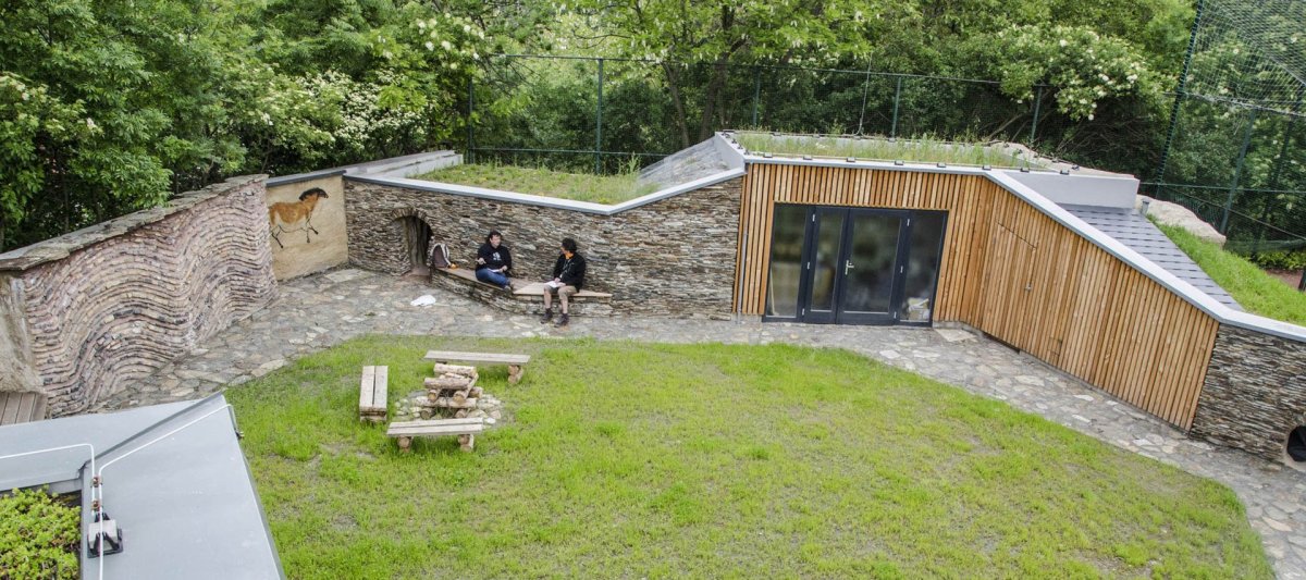 Geopark v Říčanech od studia zahradní architektury Architráva - jeskynní systém, depozitář vzorků, model vrásy