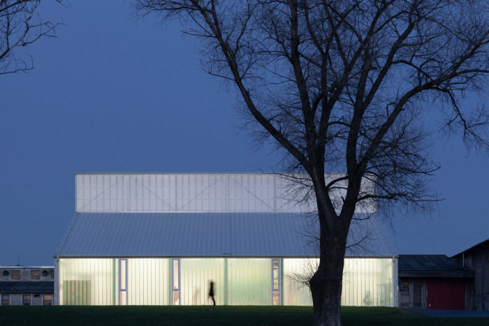 White Shed - zemědělské dílny Opatov, Atelier 111 architekti/ Veronika Indrová, Jiří Weinzettl