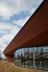 Plavecká hala v Lounech od studia dkarchitekti