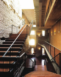 Dostavba kostela San Fernando v Madridu od José I. Linazasora