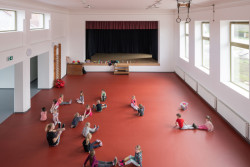 Sokolovna ve Veverských Knínicích, studio New Work