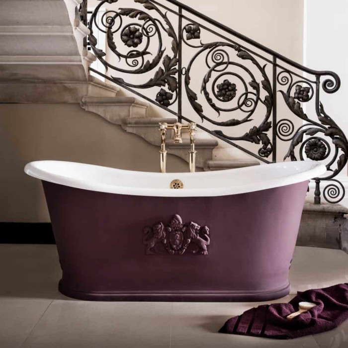 Volně stojící vana je charakteristickým prvkem anglického stylu. 