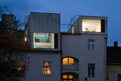 Nástavba činžovního domu v pražských Holešovicích - vlastní byt Petra Hájka, 2009