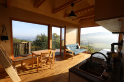 Tři domky v CHKO Šumava od Sokoban studio