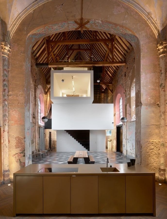 The Waterdog, vestavba architektonického studia do kaple, Klaarchitectuur