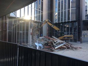 V Praze začala demolice hlavních věží komplexu Transgas. Foto: Matěj Beránek